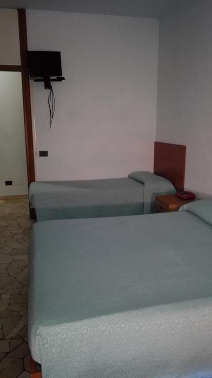 Hotel Mira Βαρέζε Δωμάτιο φωτογραφία