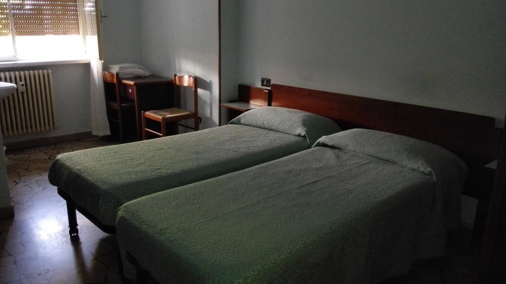 Hotel Mira Βαρέζε Δωμάτιο φωτογραφία