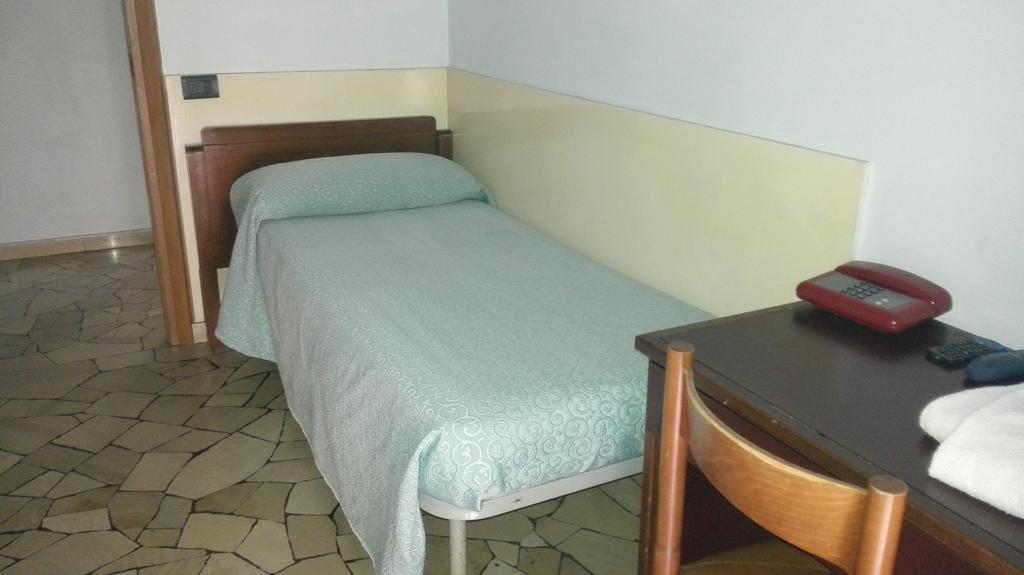 Hotel Mira Βαρέζε Δωμάτιο φωτογραφία