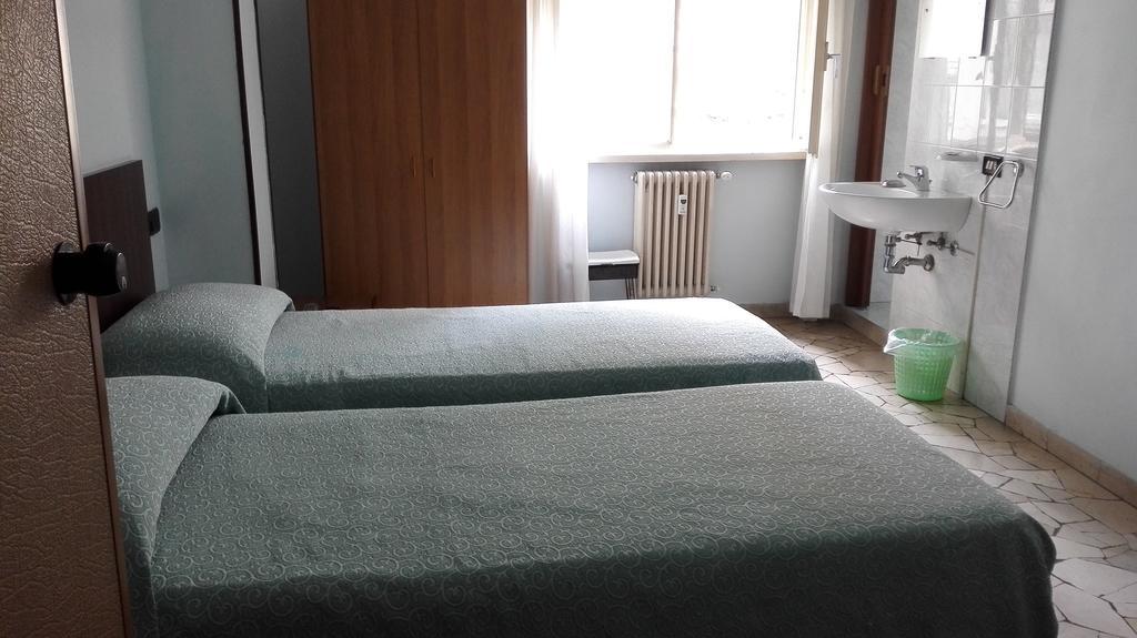 Hotel Mira Βαρέζε Δωμάτιο φωτογραφία