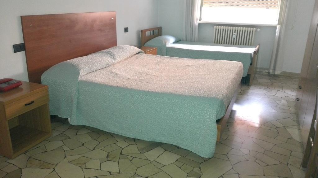 Hotel Mira Βαρέζε Δωμάτιο φωτογραφία